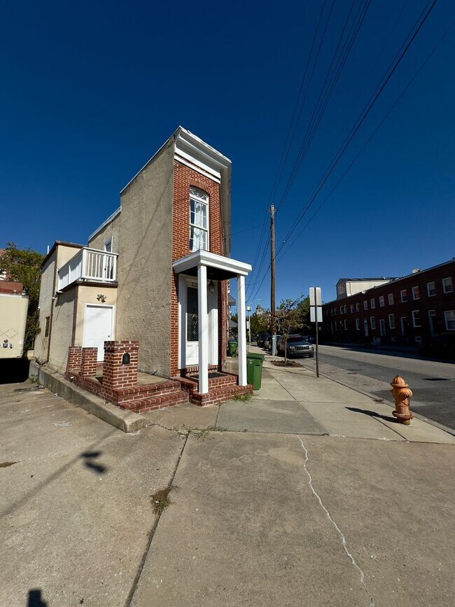 Building Photo - Charming 2Bed/2.5Bath in Washington Vilage...