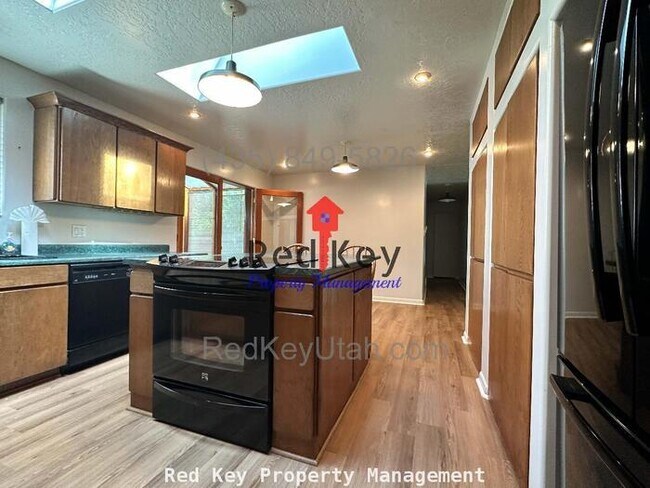 Foto del edificio - Country Club Dr. Single Family Home