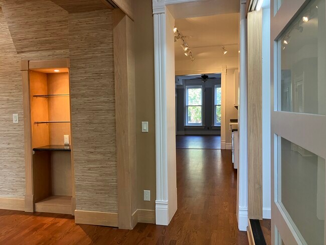 Foto del edificio - 1102 N Wolcott Ave
