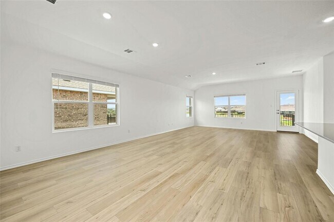 Foto del edificio - 2416 Four Waters Lp