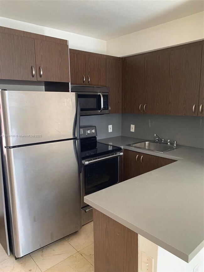 Foto del edificio - 551 NE 62nd St