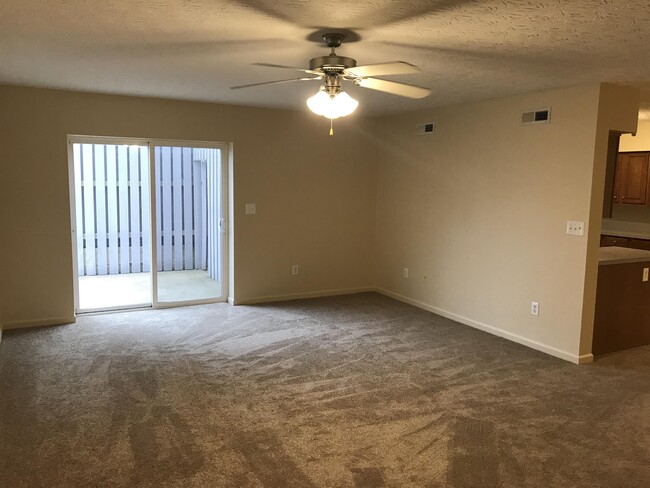 Building Photo - 19 Rose Garden Ln