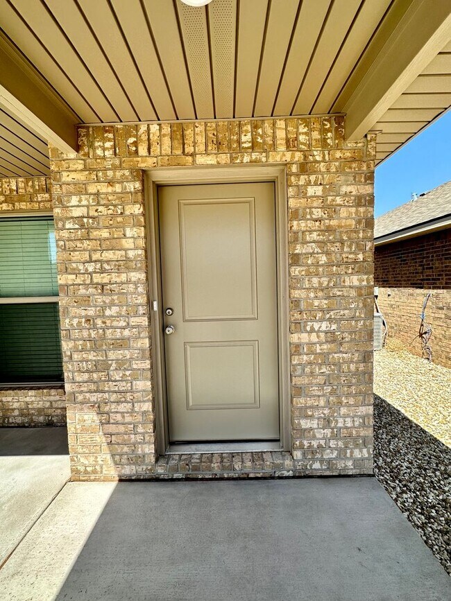 Building Photo - Stylish and Modern 3-Bedroom Duplex for Re...