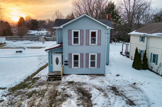 Building Photo - 1702 Lake St