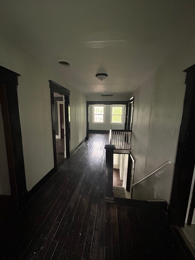 Foto del edificio - 298 E Main St