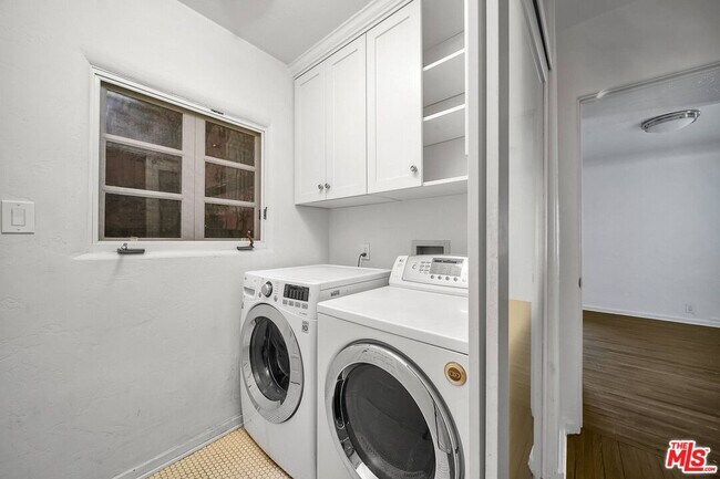 Foto del edificio - 333 S Roxbury Dr