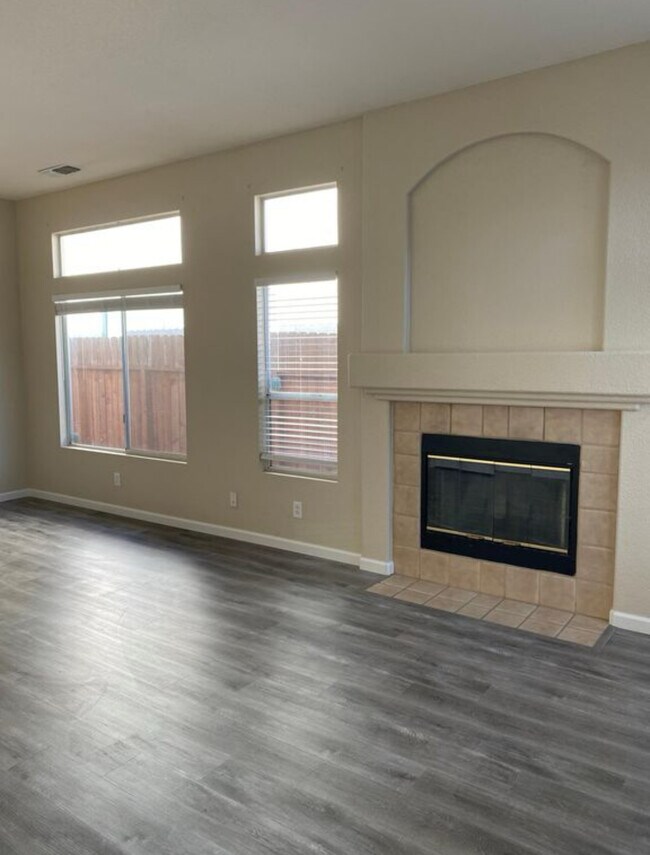 Foto del edificio - 7012 Sandy Souza Way