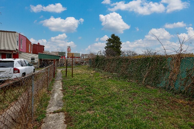 Building Photo - 541 N 2nd St