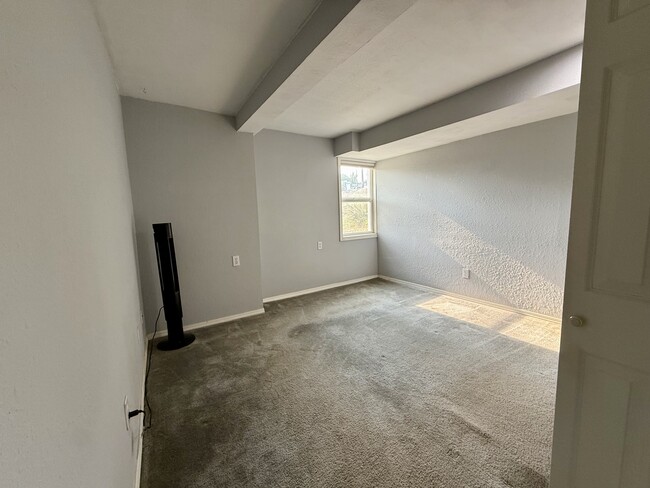 Building Photo - 515 NW Irving St