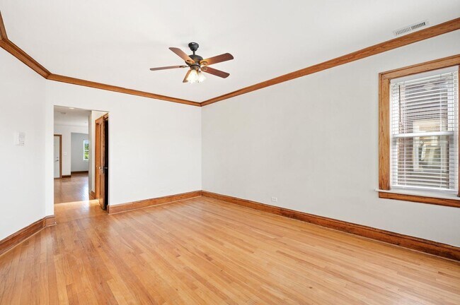 Building Photo - 4446 W Walton St