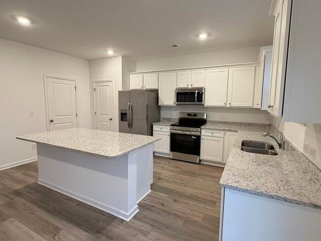 Building Photo - 105 Elijah St