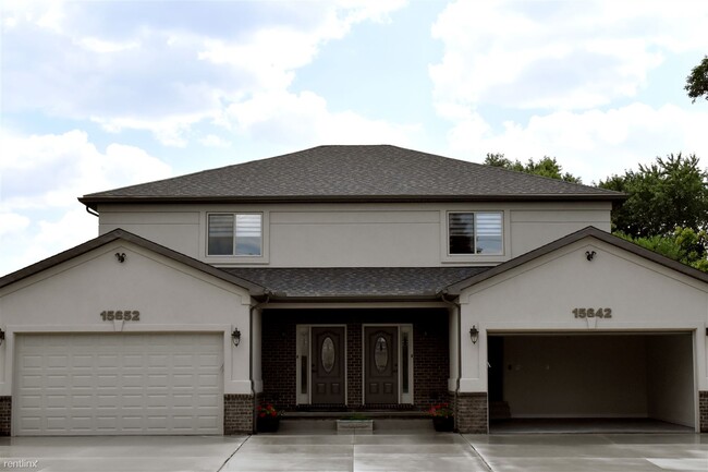 Foto del edificio - 3 br, 1.5 bath Duplex - 15642 Canal Rd