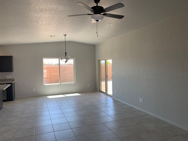 Foto del edificio - 11649 E 33rd Pl