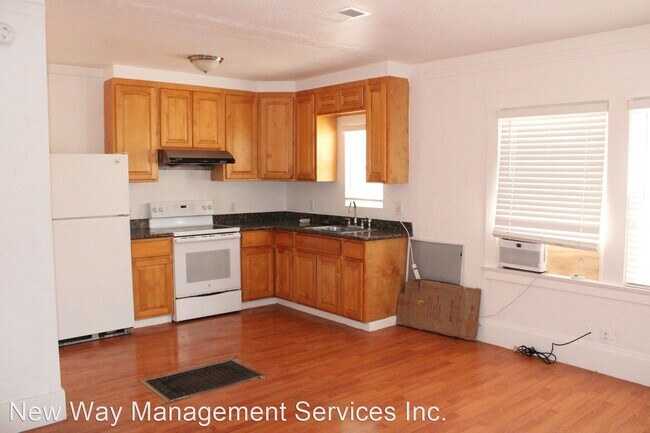 Foto del edificio - 2 br, 1 bath House - 442 E 9th St