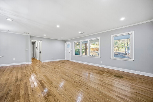 Photo - 2717 S Clark Dr House