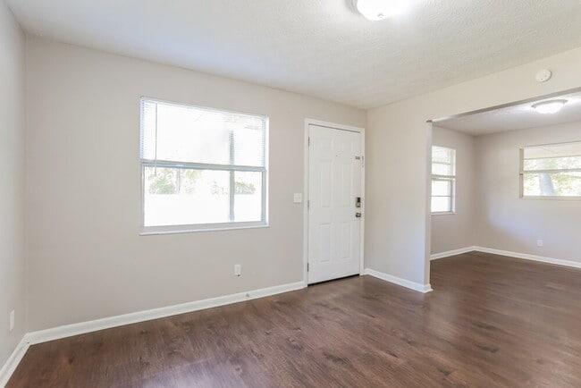 Foto del edificio - 2966 W 5th St