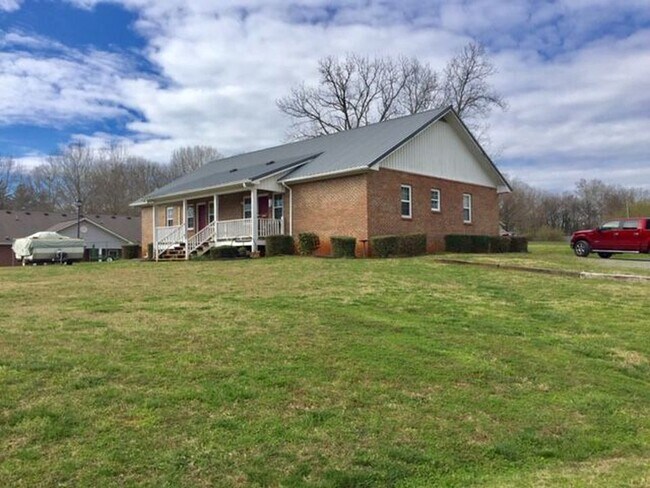 16 Lee St., Cave Spring - 18 Lee St