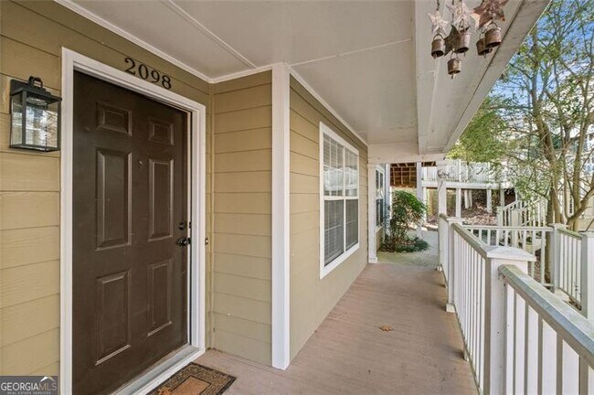 Building Photo - 2098 River Heights Walk SE
