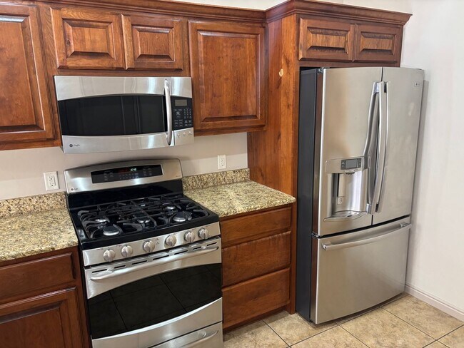 Foto del edificio - Beautiful 3 bedroom, 2.5 bath  townhome in...