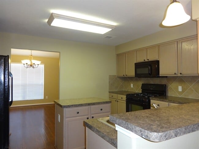 Building Photo - 16727 Foursquare Dr