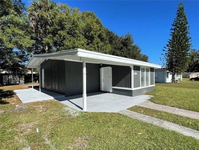 Foto del edificio - 206 Poinciana Cir