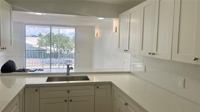 Foto del edificio - 488 NW 165th St