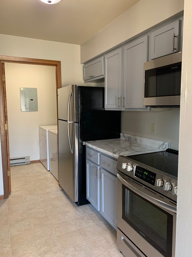 Building Photo - 738 Sauk Ridge Trl