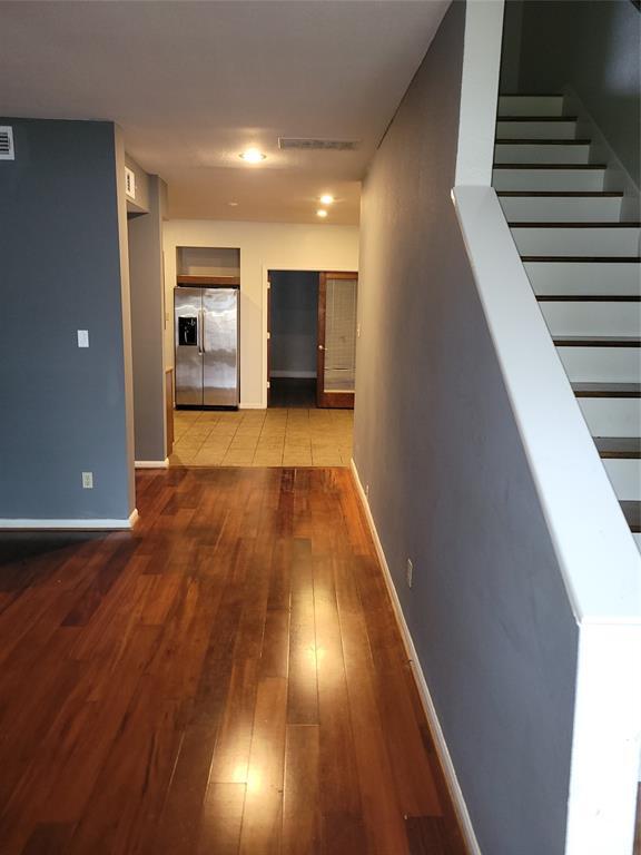 Building Photo - 940 Wycliffe Dr