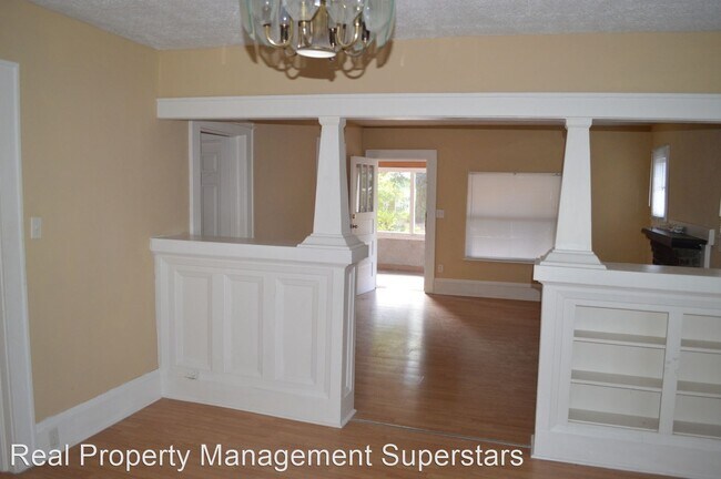 Building Photo - 3 br, 1 bath House - 1029 Colyer St