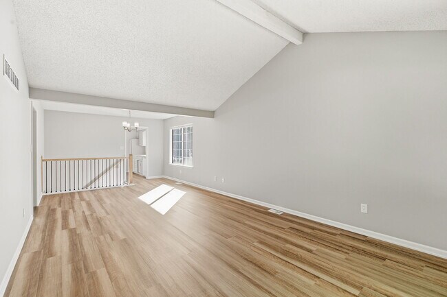 Foto del edificio - 20 NW Lakeview Blvd