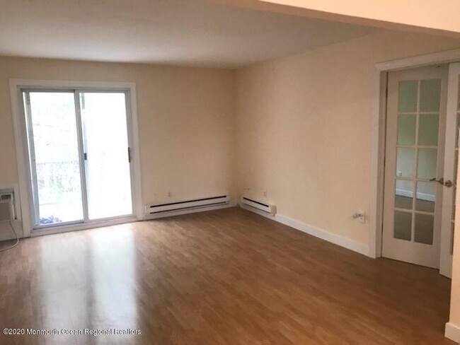Foto del edificio - 321-323-323 Shore Dr