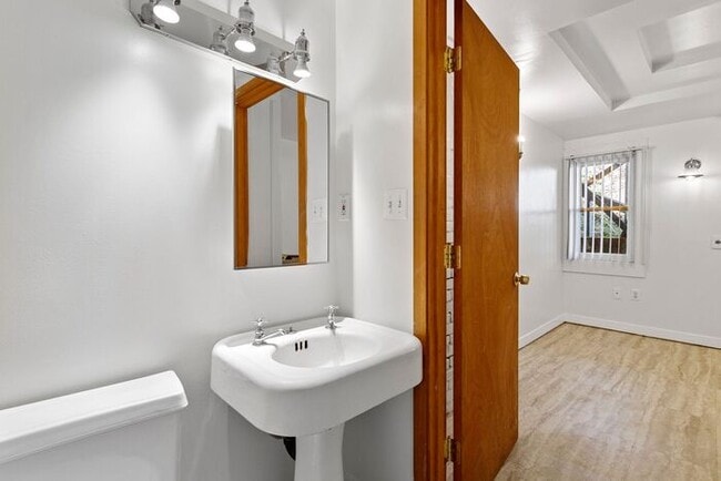 Foto del edificio - Large Studio apt close in SW! Pets OK!