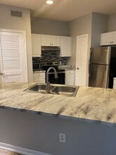 Building Photo - 860 N Orange Ave