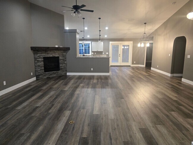 Foto del edificio - 3 bed 2 bath  Home for Rent in Grants Pass