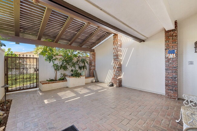 Foto del edificio - 42230 May Pen Rd