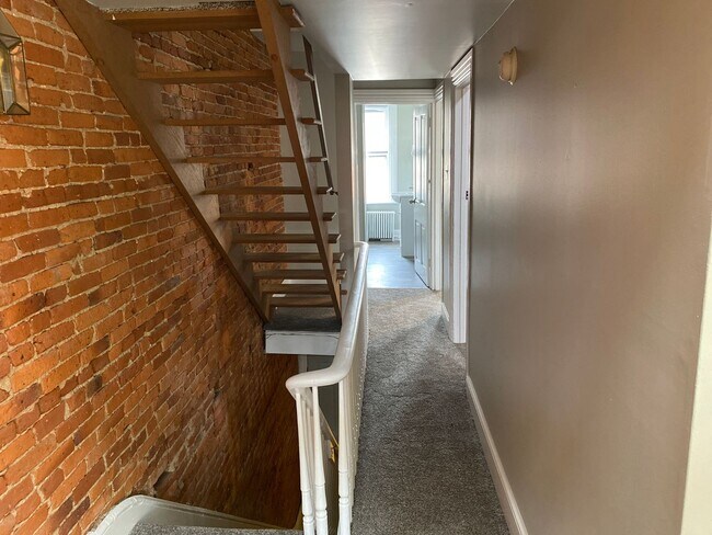 Foto del edificio - 612 E Chestnut St