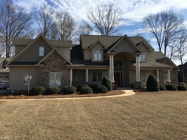 Building Photo - 4 br, 3.5 bath House - 102 Etowah Dr