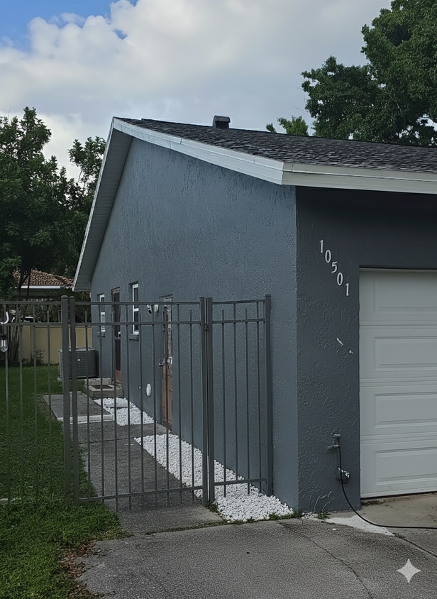 Primary Photo - 10501 Lake Vista Dr