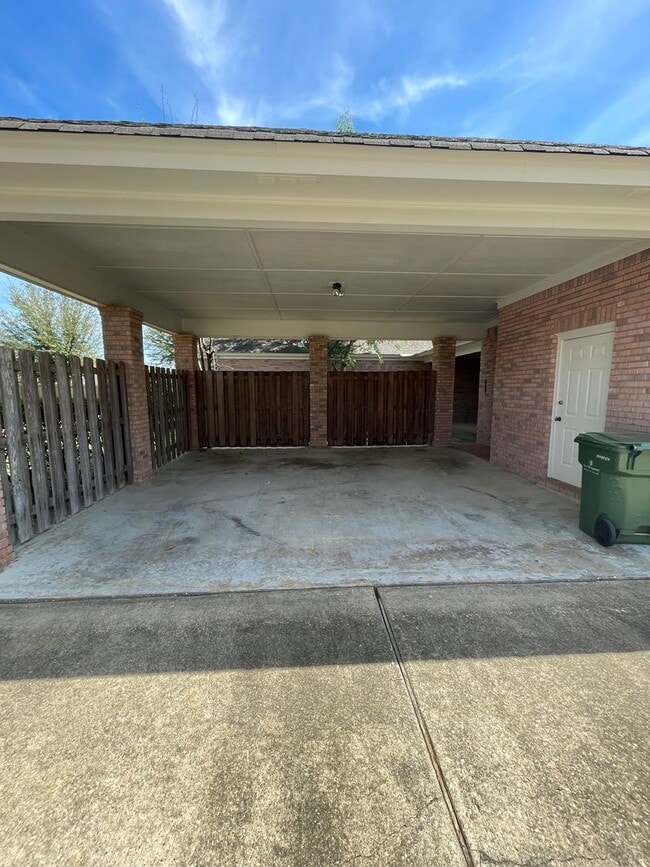 Building Photo - ** 4 bed 2.5 bath located in Sturbridge includes monthly pool service and chemicals ** Call 334-3...