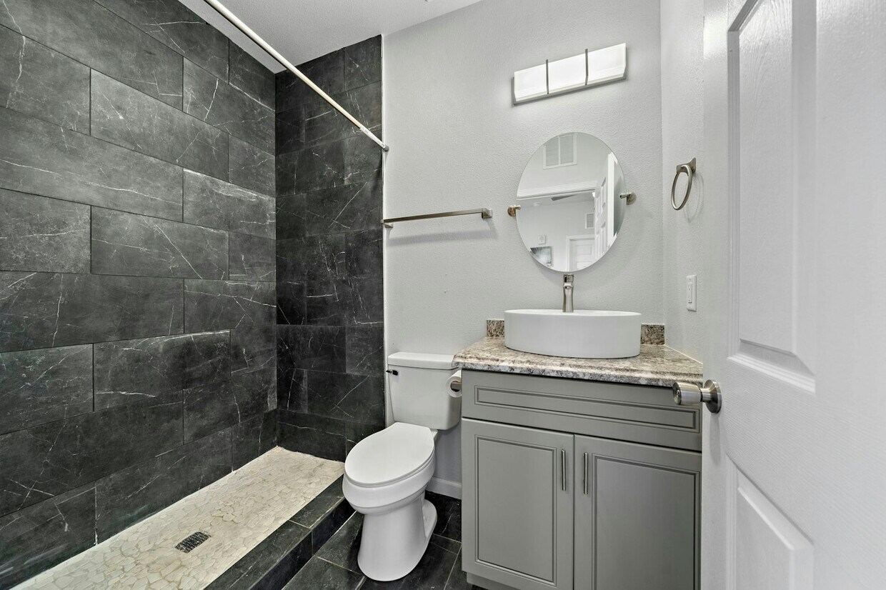 Foto del edificio - 2115 Broadway Avenue J