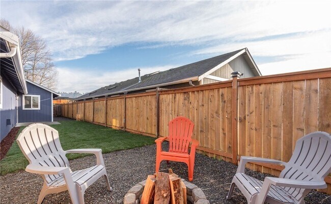 Photo - Contemporary rambler in Kent Station! House