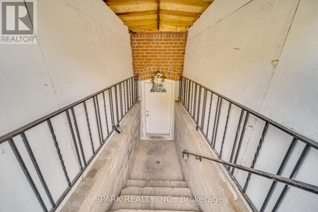 Building Photo - 55 Moore St