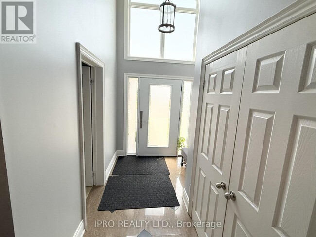 Building Photo - 5591 Whitehorn Ave