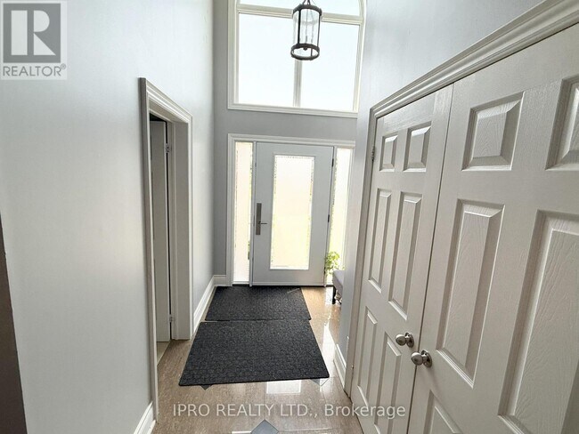 Photo du bâtiment - 5591 Whitehorn Ave