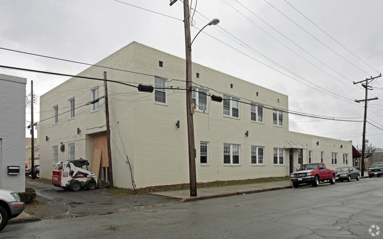 Building Photo - 3122 W Clay St