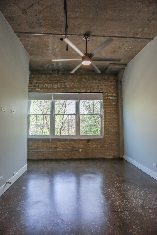 Building Photo - 4046 N Hermitage Ave