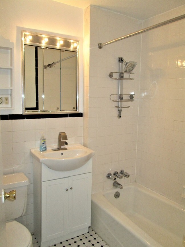 Foto del edificio - 40 E 65th St