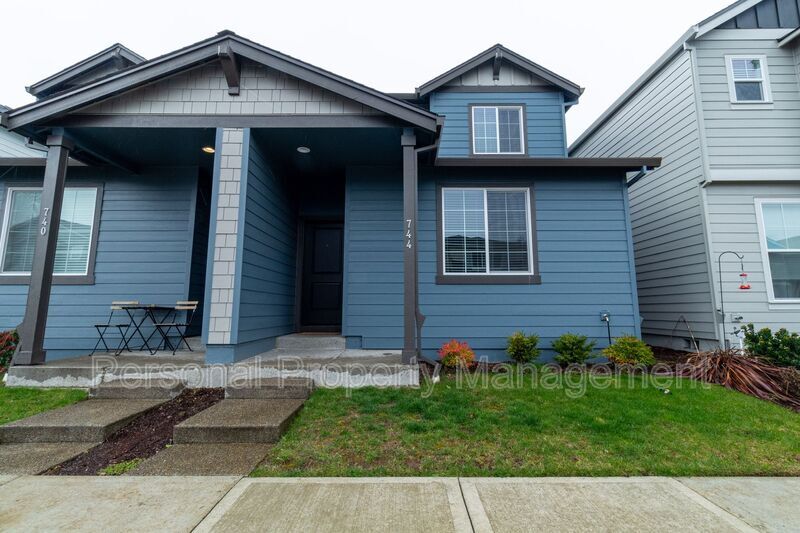 Primary Photo - 744 NE 138th Pl