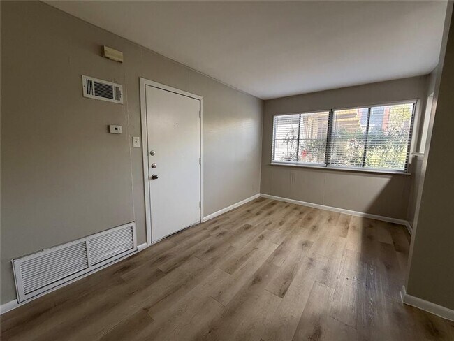 Foto del edificio - 3304 Red River St