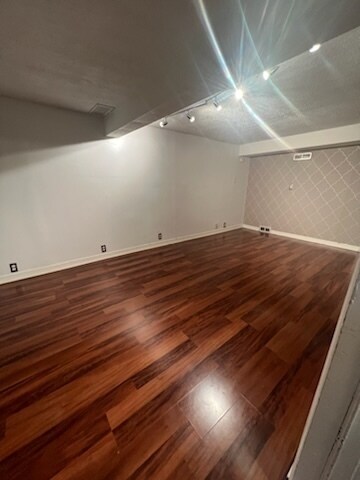 Building Photo - 4383 Heritage Dr. - 2 bedroom / 1.5 bathro...